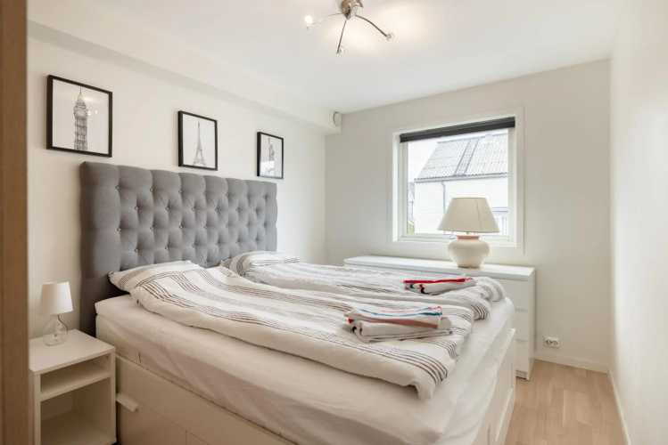 Central top floor apartment