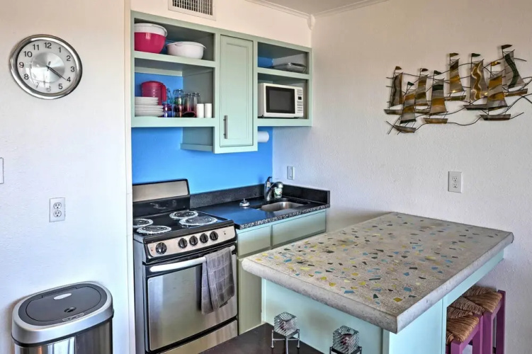 Surfside 'sandcastle Suite' w/ Balcony & 2 Pools!