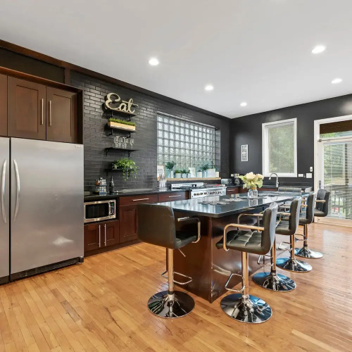 Spacious Luxury Retreat 8 Bed Oasis With 6 Baths
