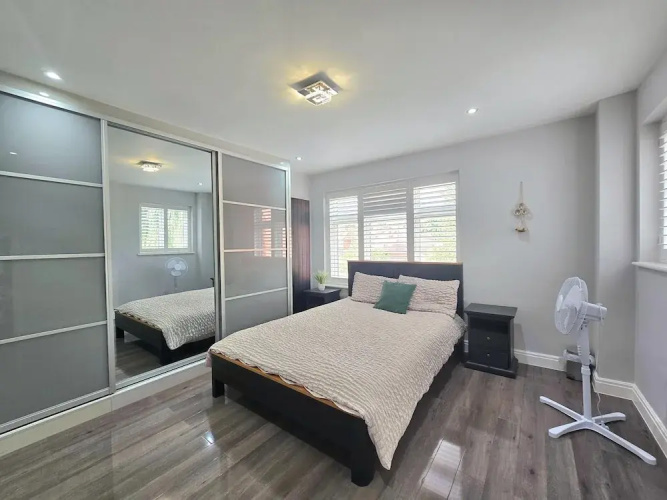 House - Sleeps 16, Parking, Pets Allowed & Jacuzzi