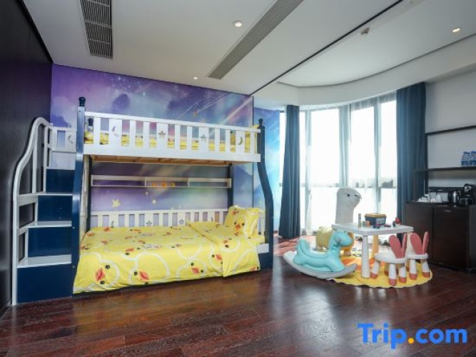 2 Bedrooms Deluxe Double Family Suite with sea view