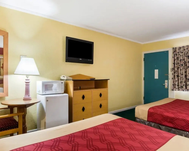 Econo Lodge Topeka Blvd.