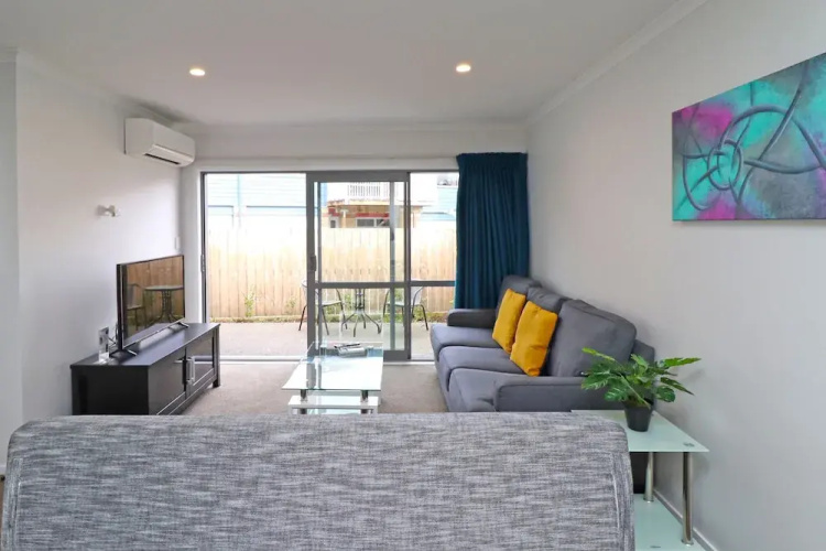 2 Brm Apartment 4 on Jones Crescent