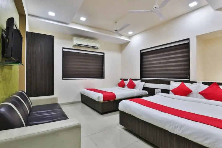 Varma Palace By OYO Rooms