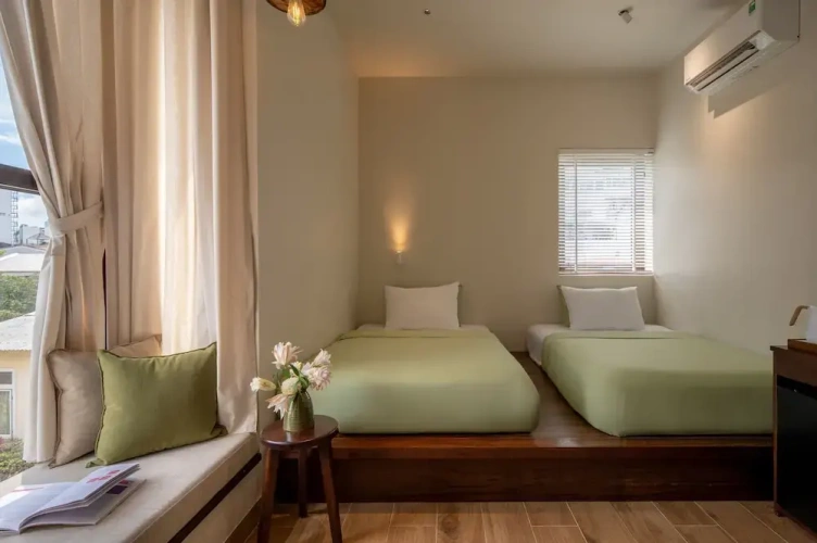 Standard Twin room with balcony