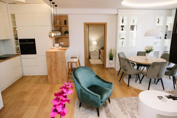 2 Bedrooms Apartment