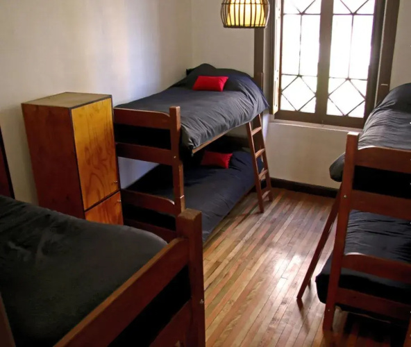 Hostal Irreal - Hostel