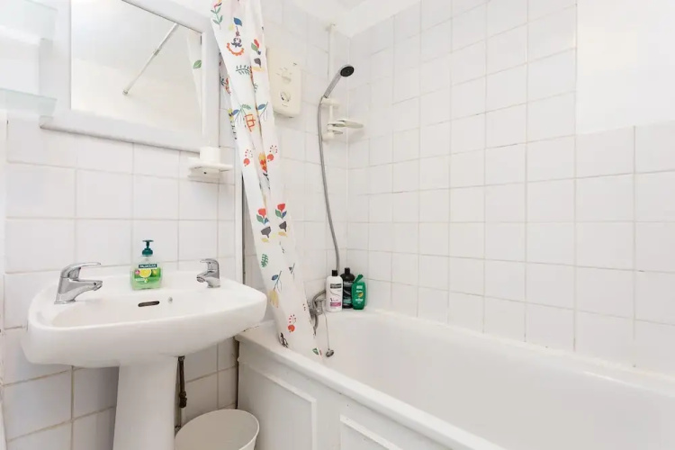2 Bedroom Flat In Earlsfield