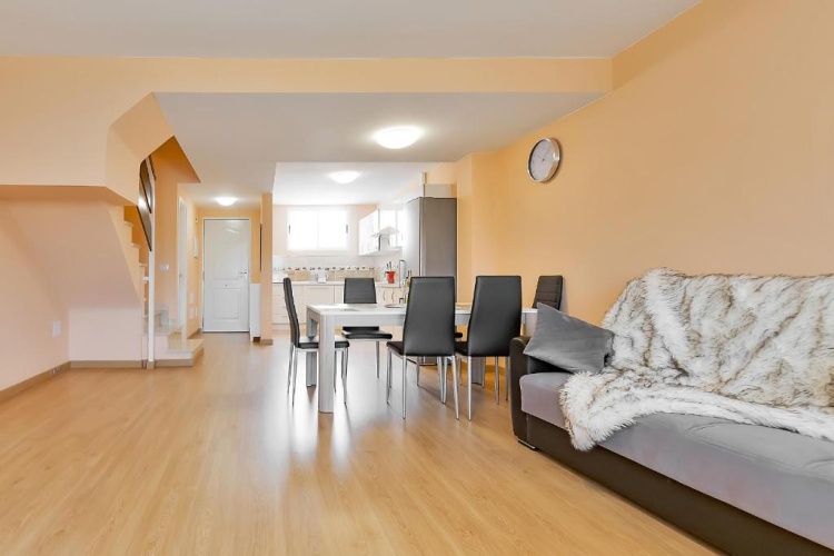 3 Bedrooms Apartment