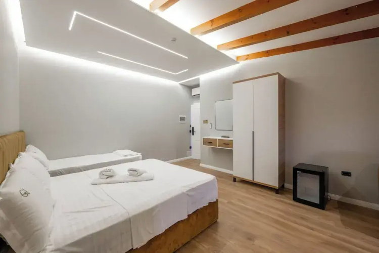 Golemi Lux Hotel
