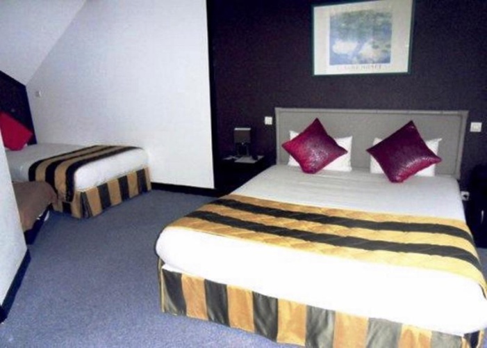 Standard Triple room