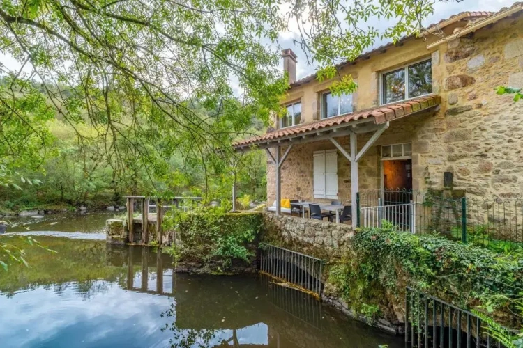 2 Bedrooms Cottage