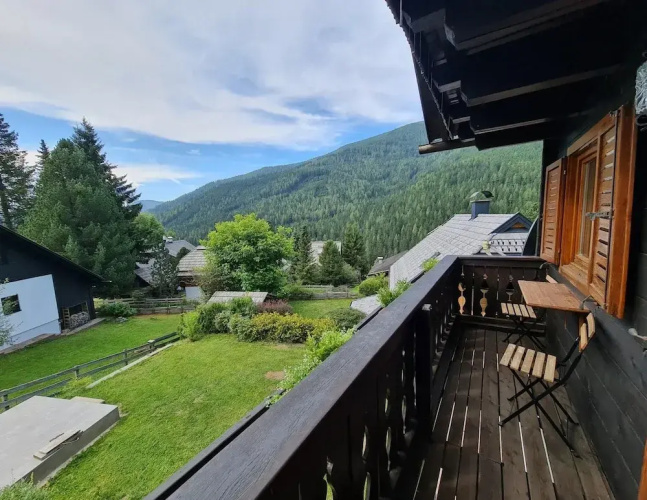 Apartment With Mountain Views