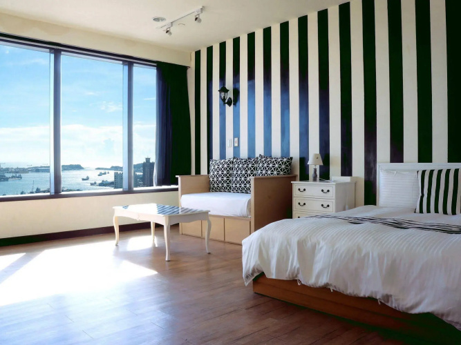 85 Sky Hostel