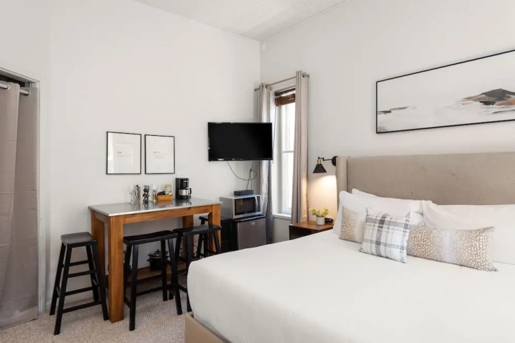 Independence Square Unit 211 room