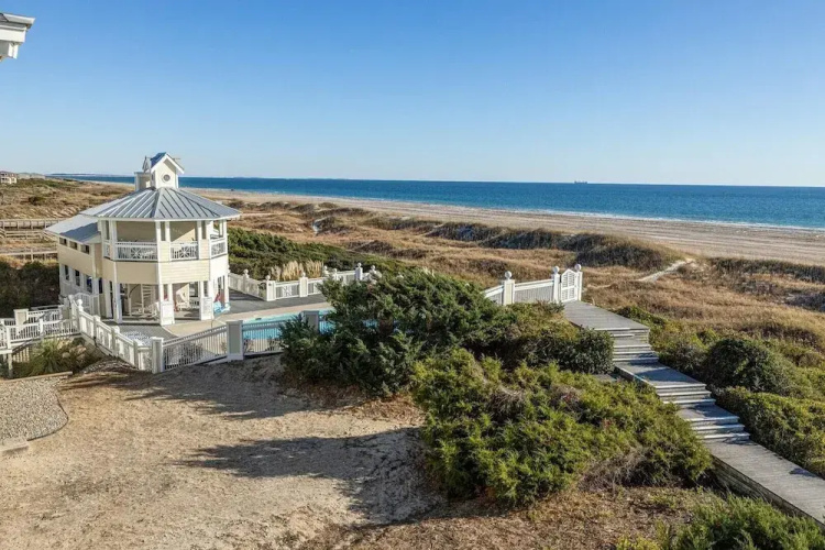 Dolphin Dreams 5 Bedroom Home by RedAwning