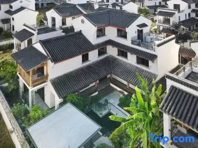Huaxiang  ship cloch shadow villa