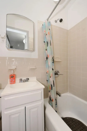 Spacious Upper East Side Studio