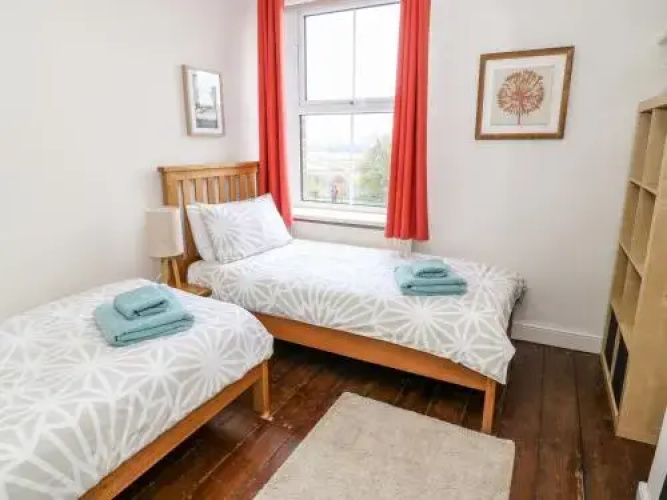 Canalside Cottage