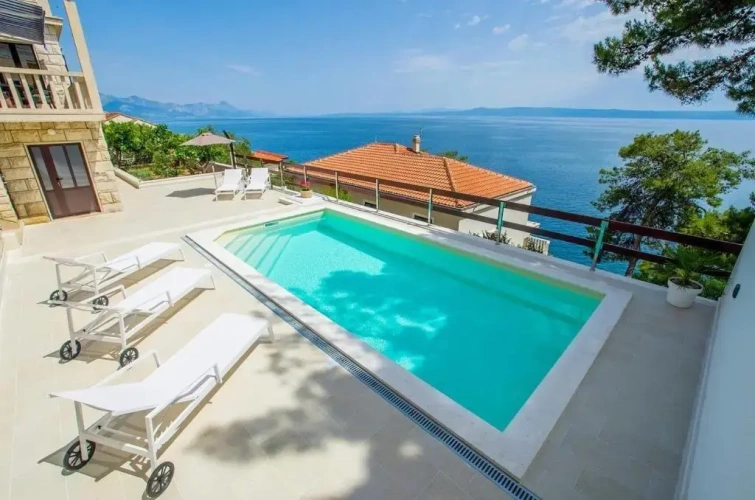 Apartment with sea view