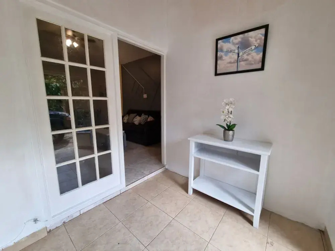 Csompo Empire one bedroom apt