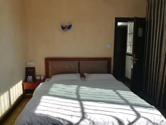 Tiny Jiangnan Hotel