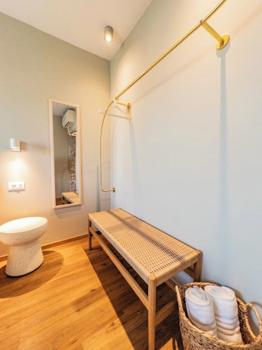 Comfort room