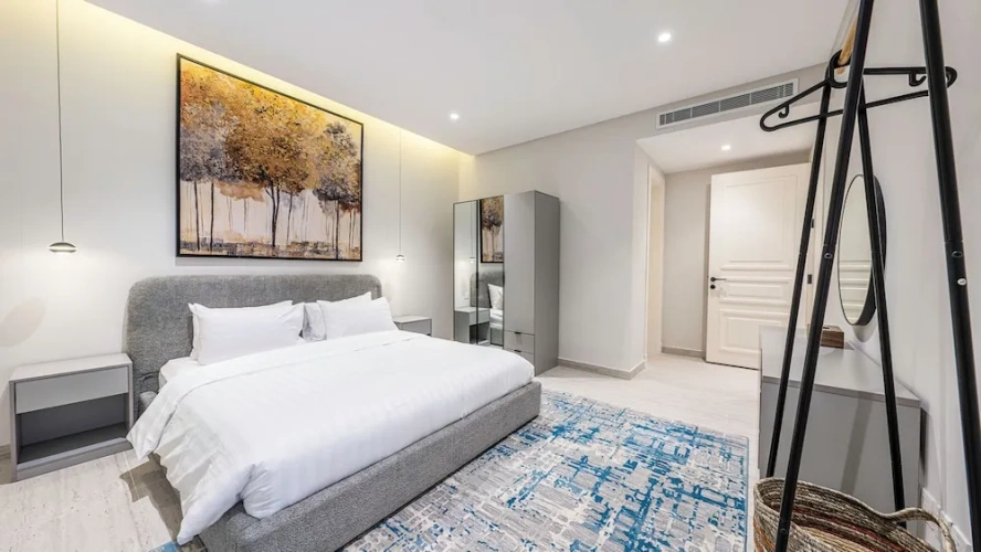 3 Bedrooms Apartment