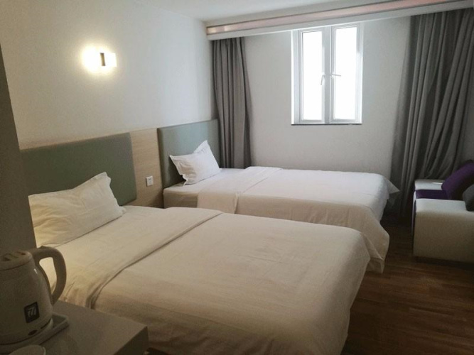 Standard Twin room with city view