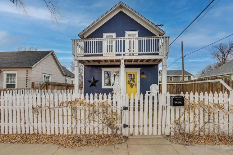 2 Bedrooms Cottage with balcony
