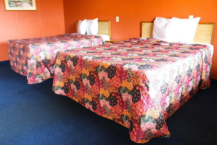 Hometowne Inn & Suites