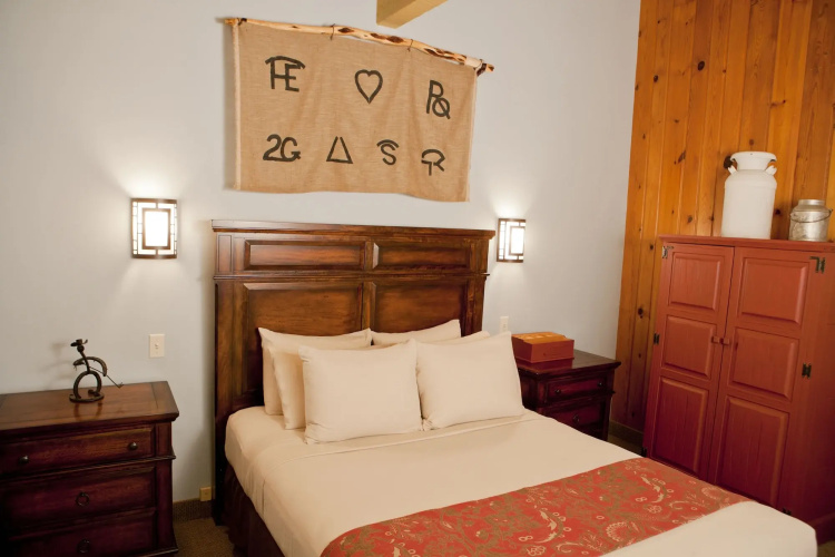 Dude Rancher Lodge
