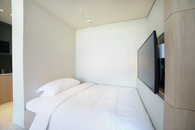 Modern Executive Studio Burj View Upside Living