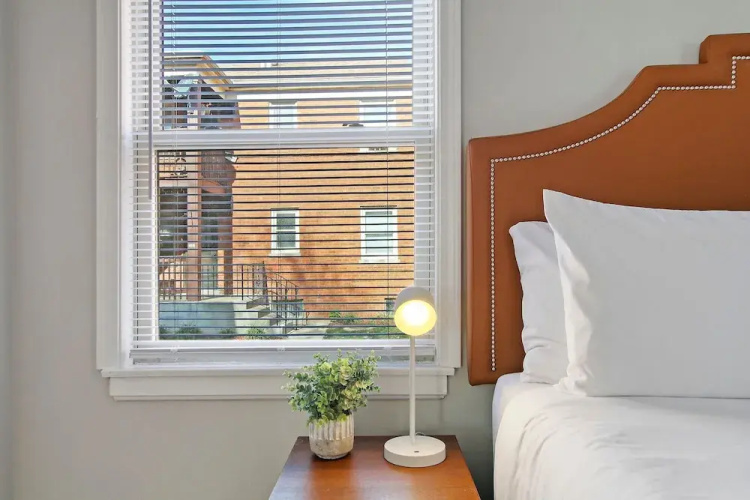 1BR Roomy Apartment in Bowmanville