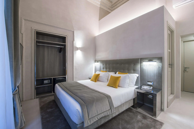 Terrace Pantheon Relais