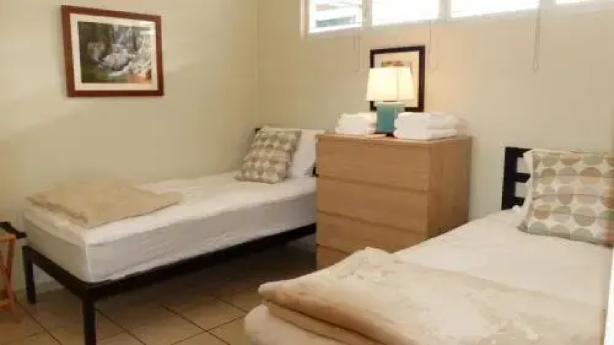 #2 Apt w/TV Netflix Wifi A/C Hot Water Laundry