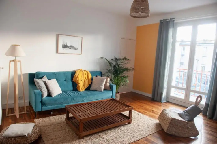 Appartement spacieux avec balcon et parking