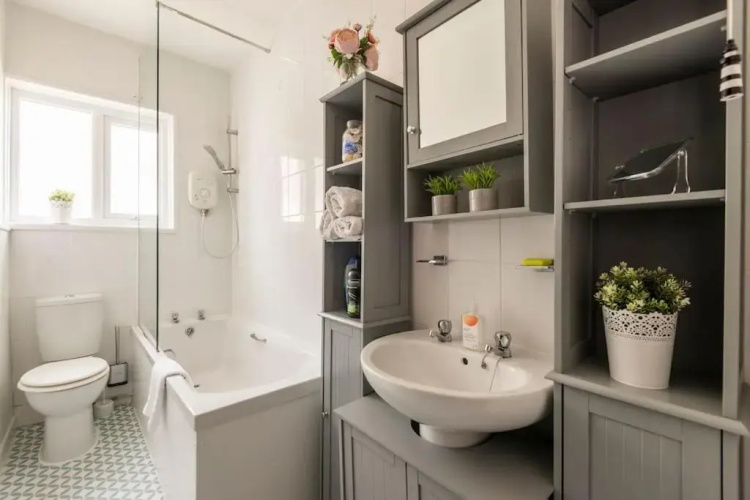 Worthing sea-front apartment