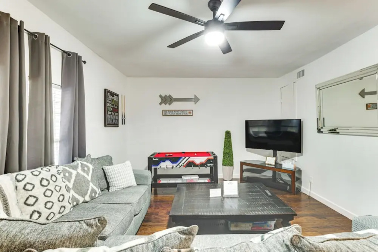 Walk to Bishop Arts District: Home w/ Deck
