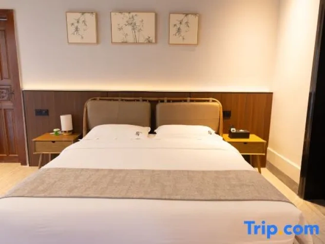 3 Bedrooms Family Suite with garden view