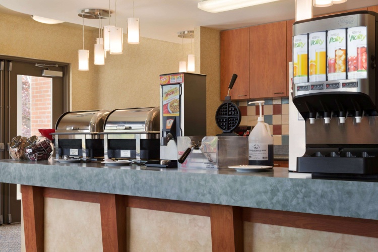 Ramada by Wyndham Nanaimo photo 11