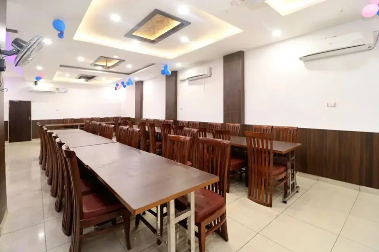 Samrat Regency By OYO Rooms