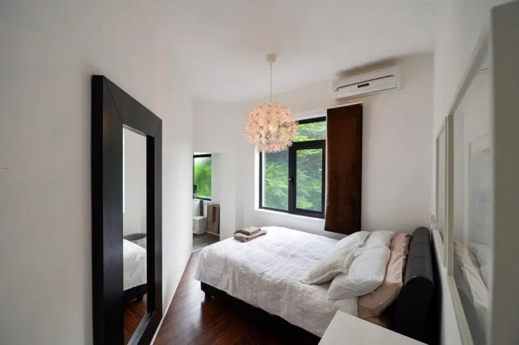 Nia Villa