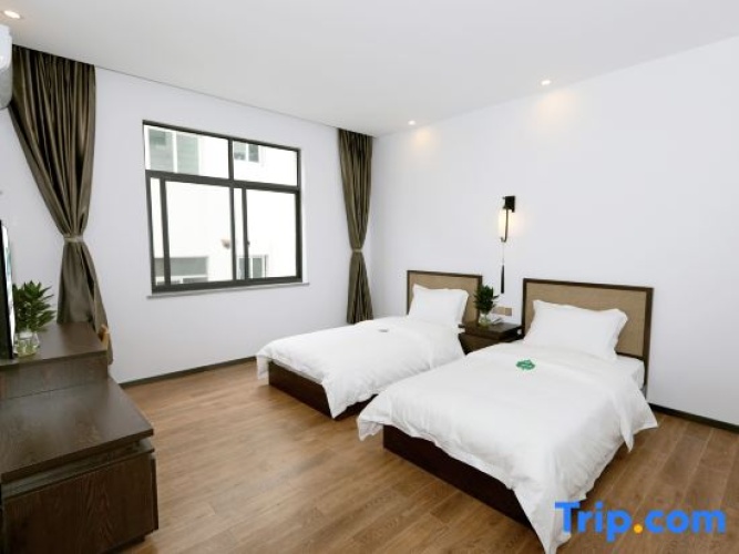 Deluxe Quadruple Suite