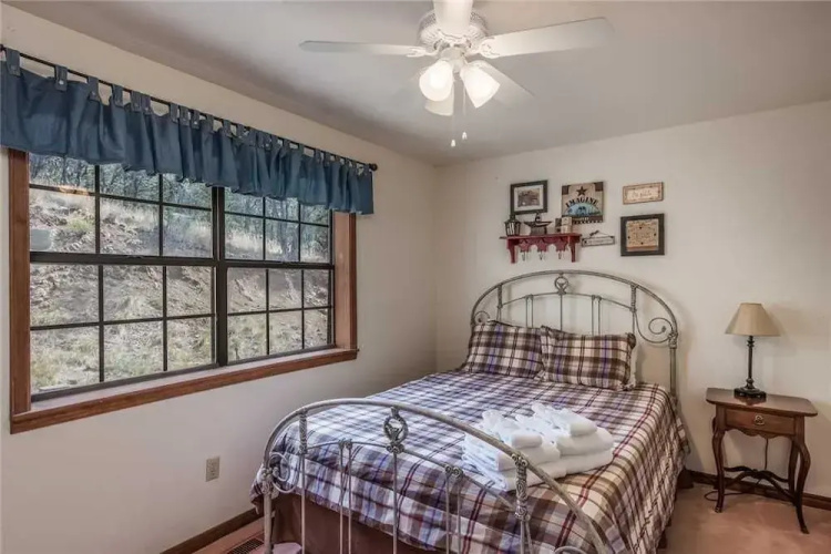Lindleys Valley View - Three Bedroom Cabin