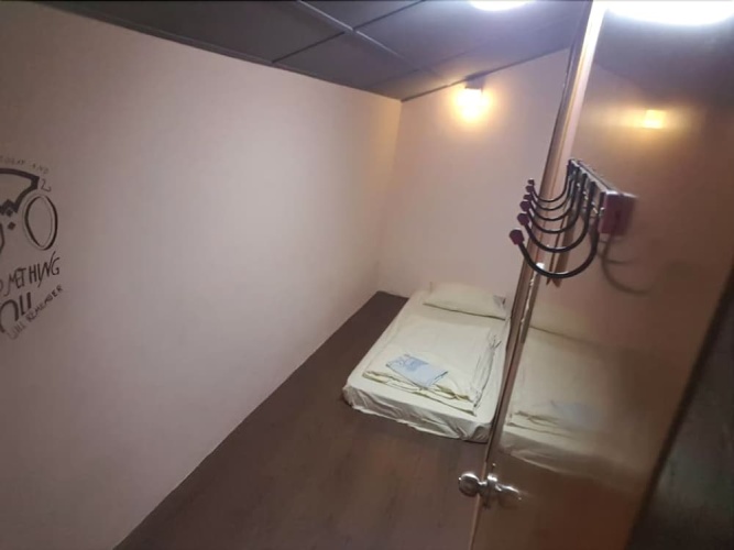 Chateau One - Hostel