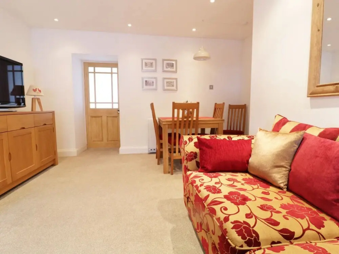 19 Cwmorthin Road