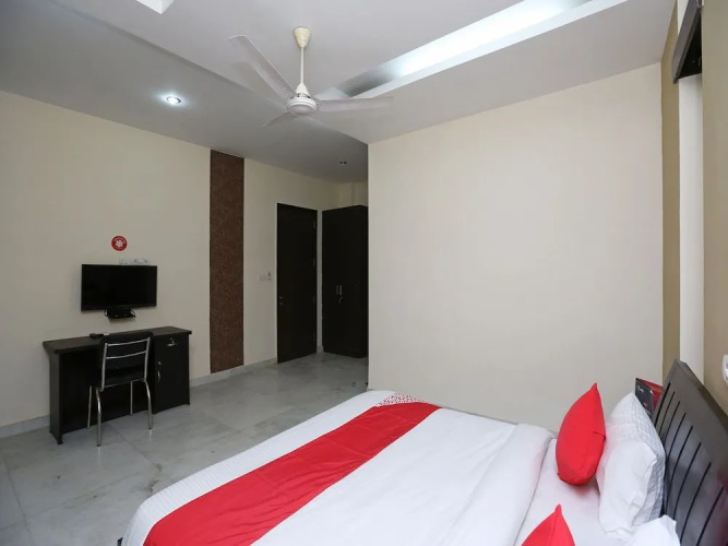 OYO 24323 Lakshmi Residency