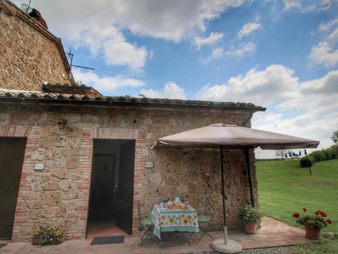 Farmhouse in Proceno With Pool and Hill Views