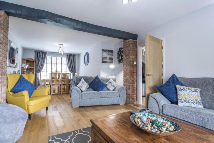 4 Bedrooms Cottage